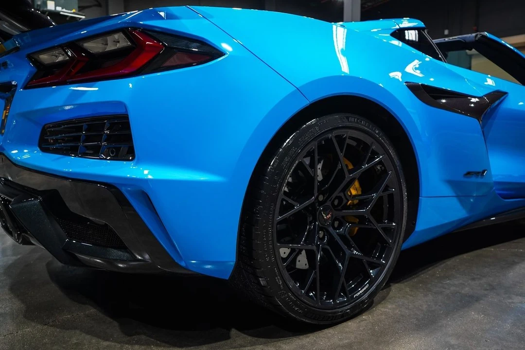 2025 Chevrolet Corvette C8 Z06 - Image 17 of 21
