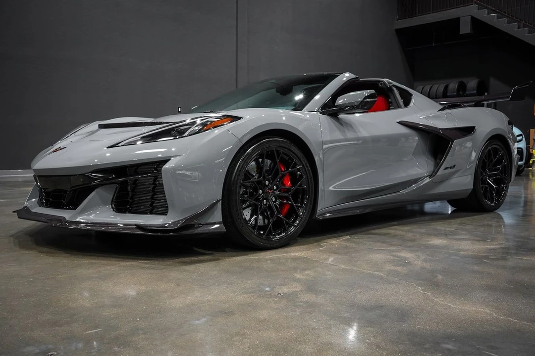 2025 Chevrolet Corvette C8 ZR1 - Image 10 of 31