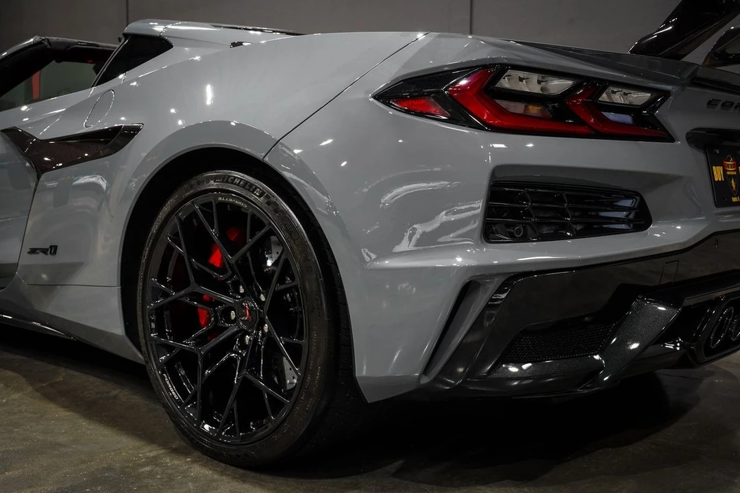 2025 Chevrolet Corvette C8 ZR1 - Image 13 of 31