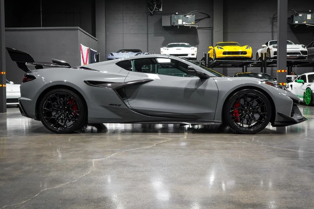 2025 Chevrolet Corvette C8 ZR1 - Image 23 of 31