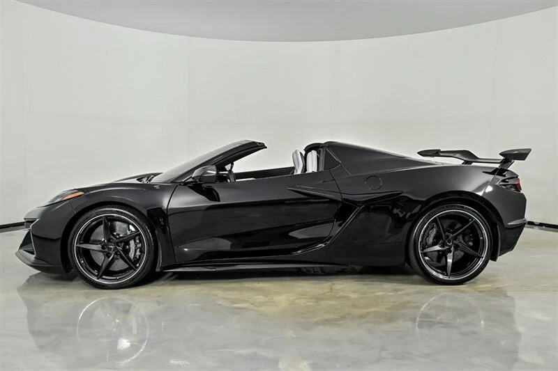 2025 Chevrolet Corvette C8 E-Ray - Image 6 of 30