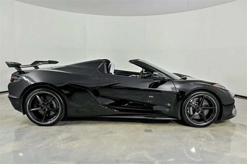 2025 Chevrolet Corvette C8 E-Ray - Image 10 of 30