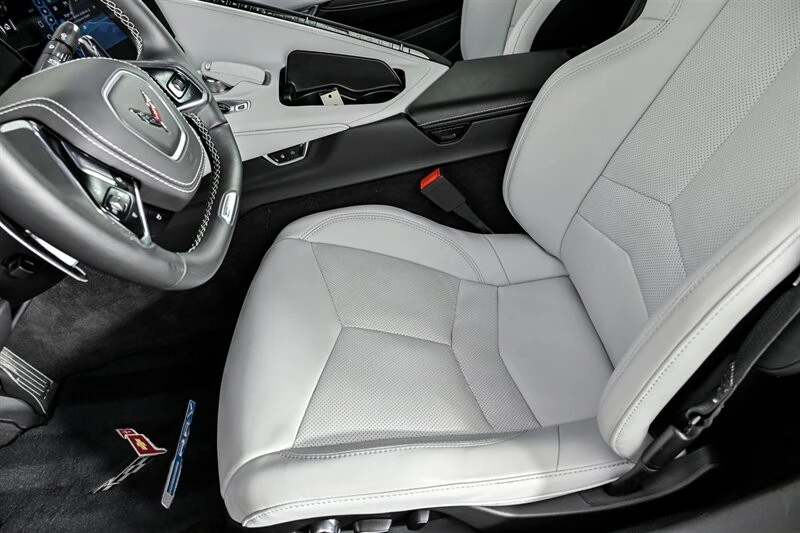 2025 Chevrolet Corvette C8 E-Ray - Image 17 of 30