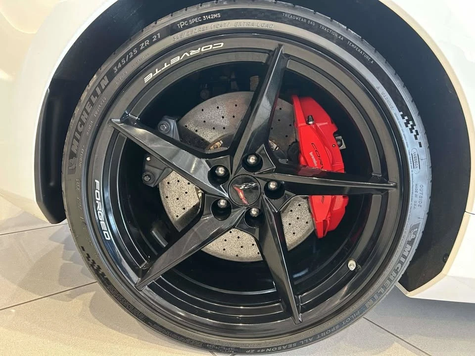2025 Chevrolet Corvette C8 E-Ray - Image 18 of 20