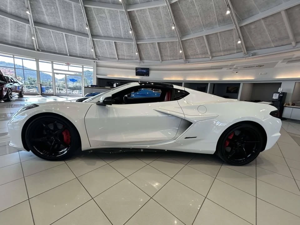 2025 Chevrolet Corvette C8 E-Ray - Image 5 of 20