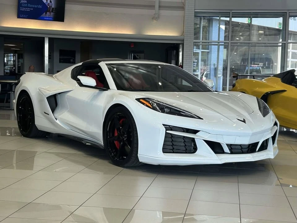 2025 Chevrolet Corvette C8 E-Ray - Image 1 of 20