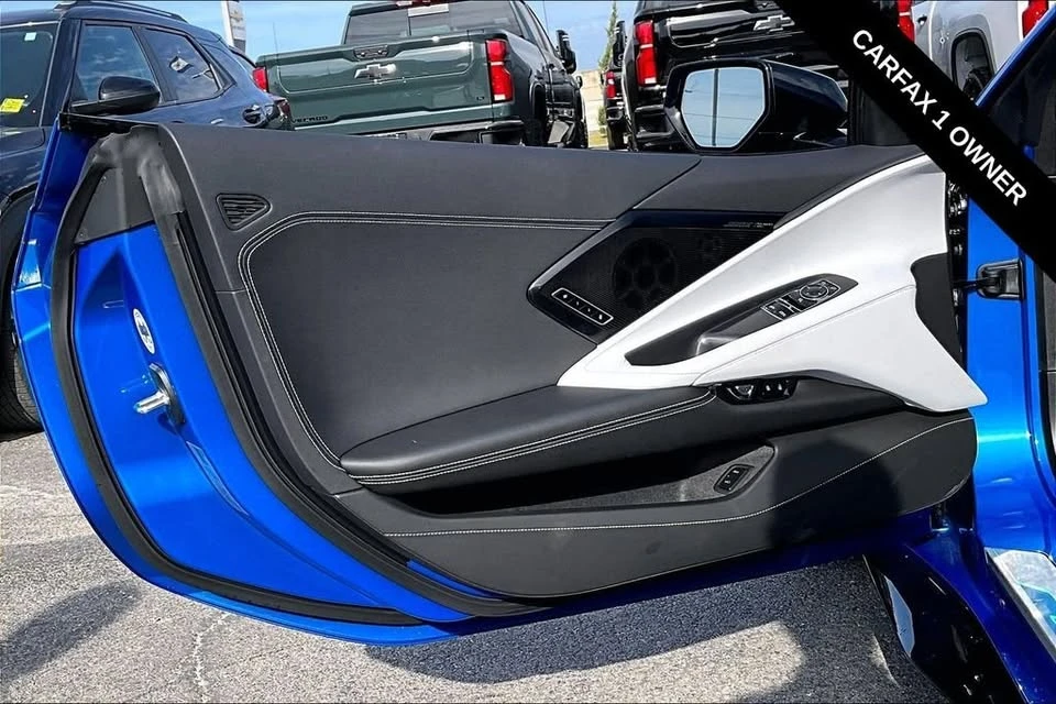 2025 Chevrolet Corvette C8 E-Ray - Image 15 of 20
