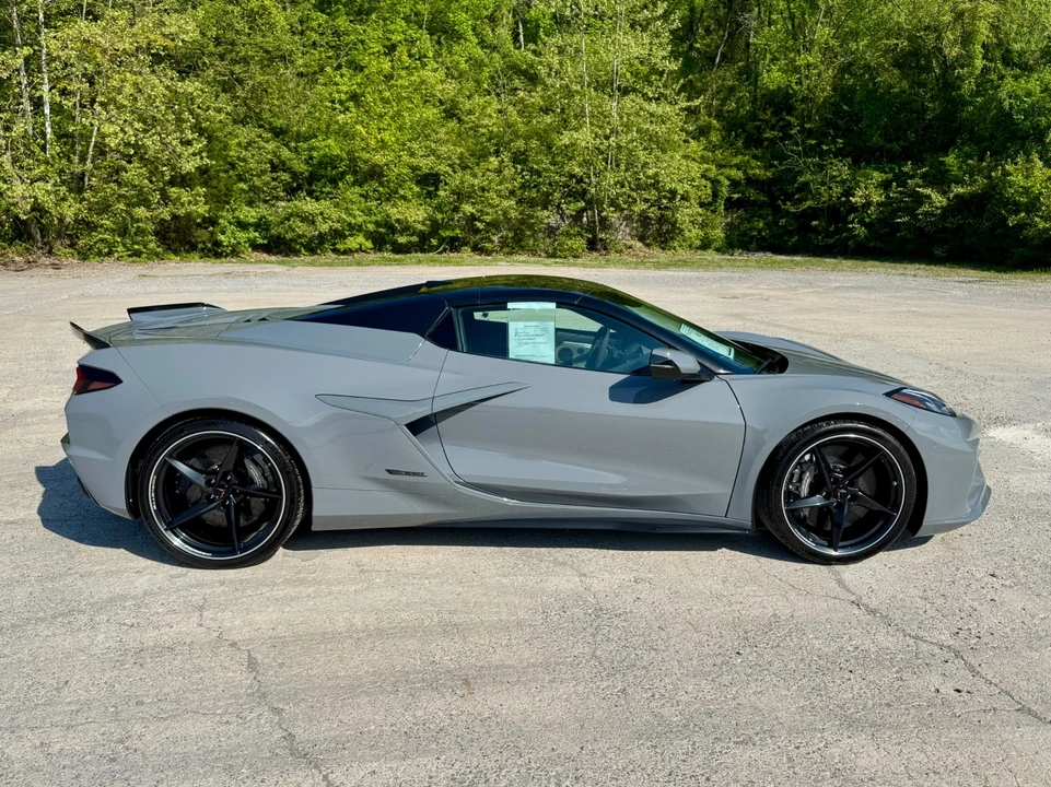 2025 Chevrolet Corvette C8 E-Ray - Image 8 of 31