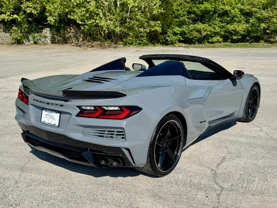 2025 Chevrolet Corvette C8 E-Ray - Image 11 of 31