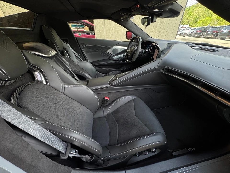 2025 Chevrolet Corvette C8 E-Ray - Image 27 of 31