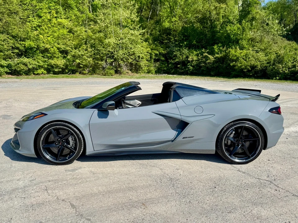 2025 Chevrolet Corvette C8 E-Ray - Image 15 of 31