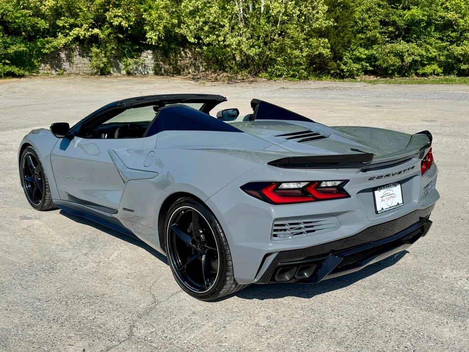 2025 Chevrolet Corvette C8 E-Ray - Image 10 of 31