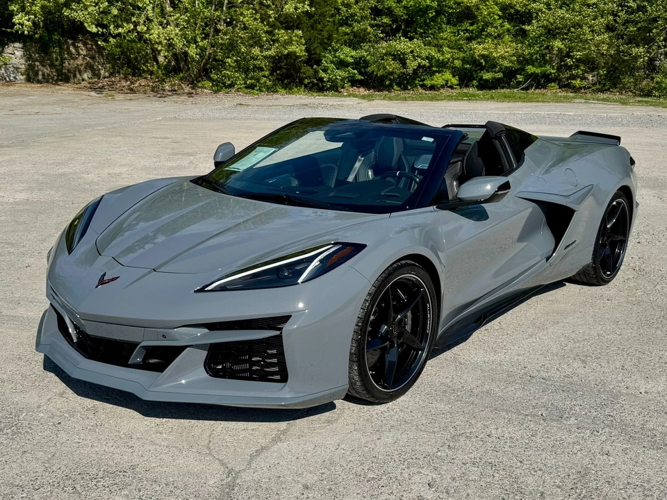 2025 Chevrolet Corvette C8 E-Ray - Image 16 of 31