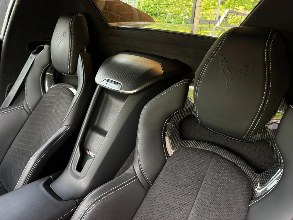 2025 Chevrolet Corvette C8 E-Ray - Image 24 of 31
