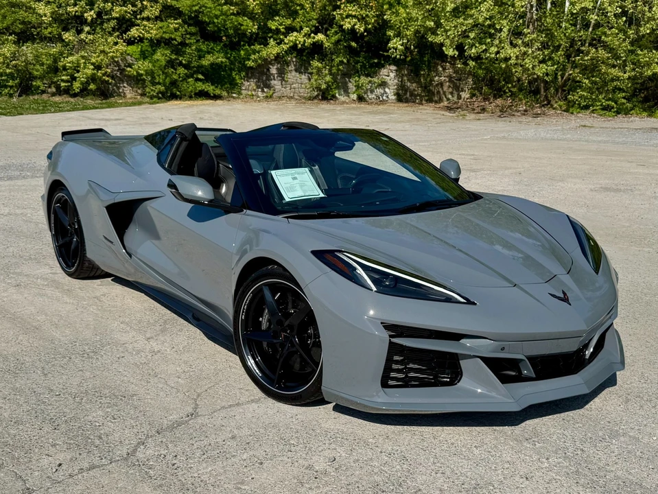 2025 Chevrolet Corvette C8 E-Ray - Image 9 of 31