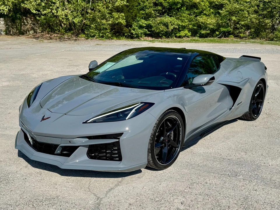 2025 Chevrolet Corvette C8 E-Ray - Image 2 of 31