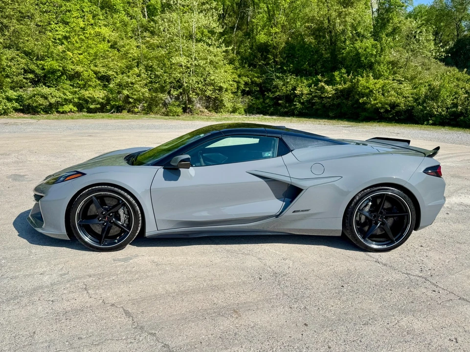 2025 Chevrolet Corvette C8 E-Ray - Image 7 of 31