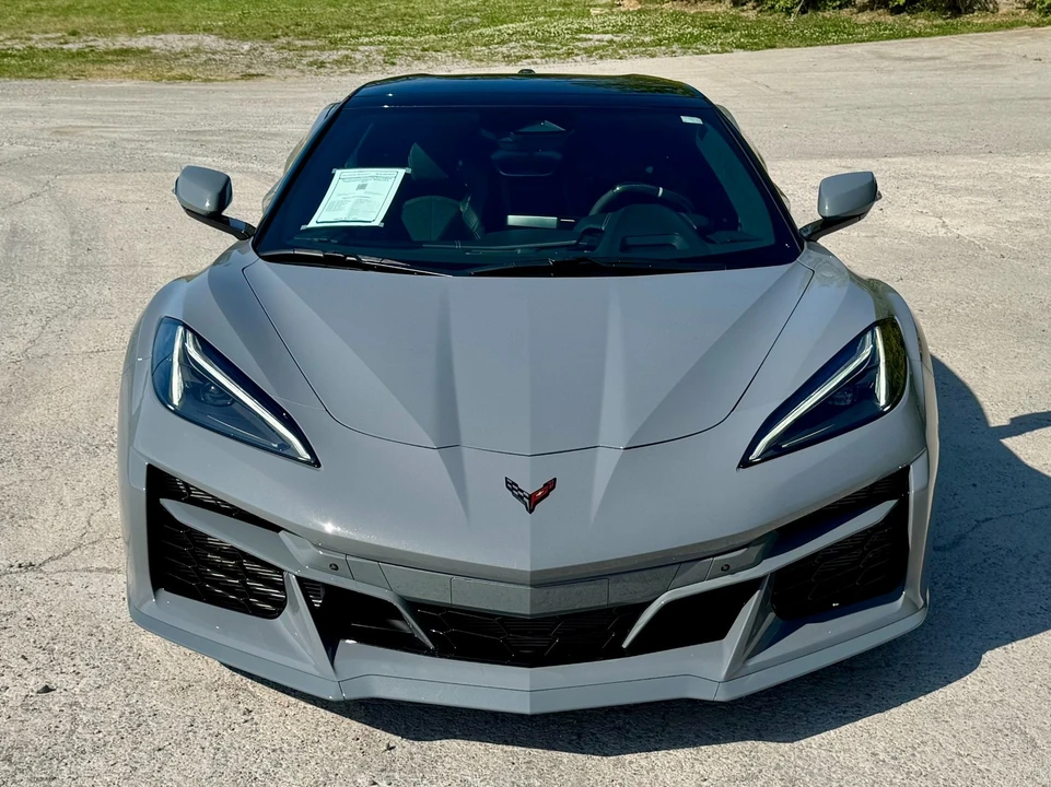 2025 Chevrolet Corvette C8 E-Ray - Image 6 of 31