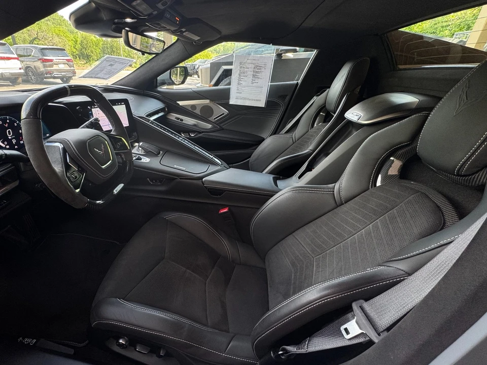 2025 Chevrolet Corvette C8 E-Ray - Image 17 of 31