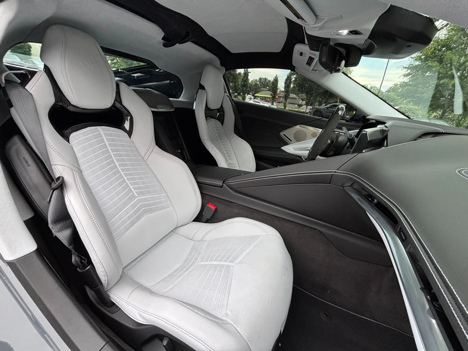 2025 Chevrolet Corvette C8 E-Ray - Image 20 of 31
