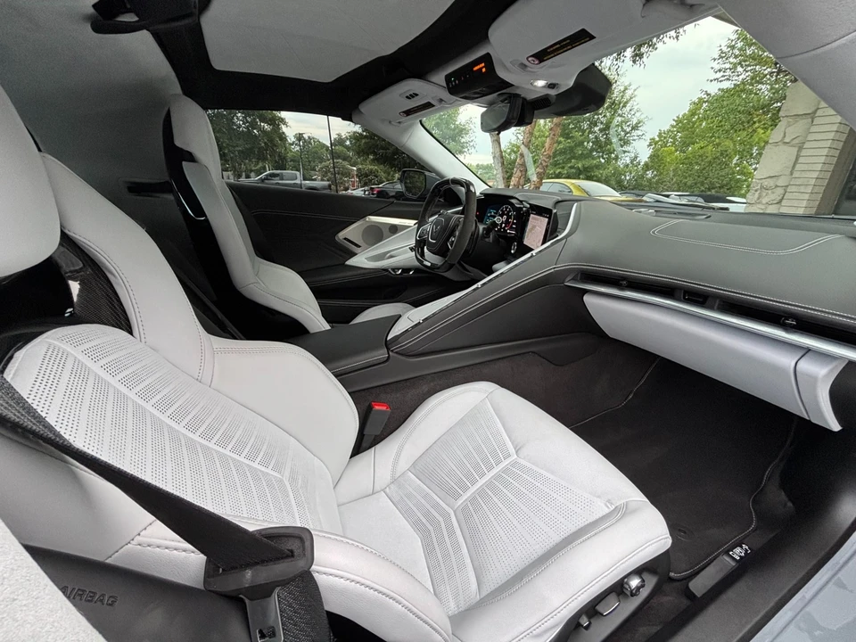 2025 Chevrolet Corvette C8 E-Ray - Image 18 of 31