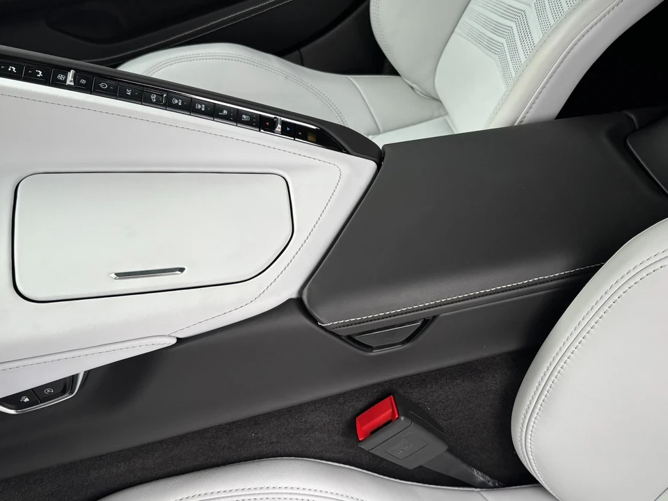 2025 Chevrolet Corvette C8 E-Ray - Image 14 of 31