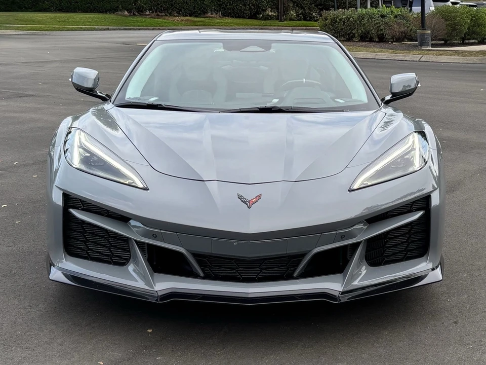 2025 Chevrolet Corvette C8 E-Ray - Image 5 of 31