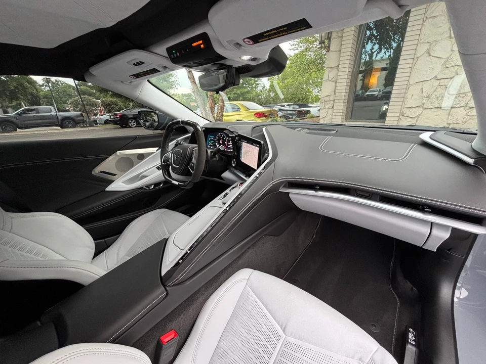 2025 Chevrolet Corvette C8 E-Ray - Image 19 of 31