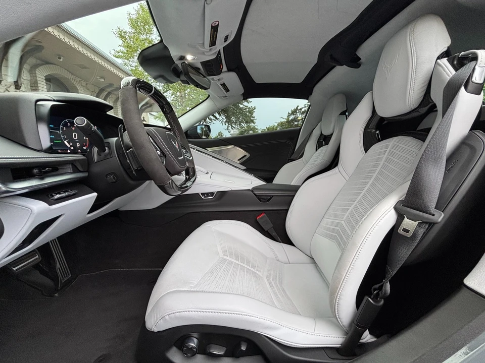 2025 Chevrolet Corvette C8 E-Ray - Image 9 of 31