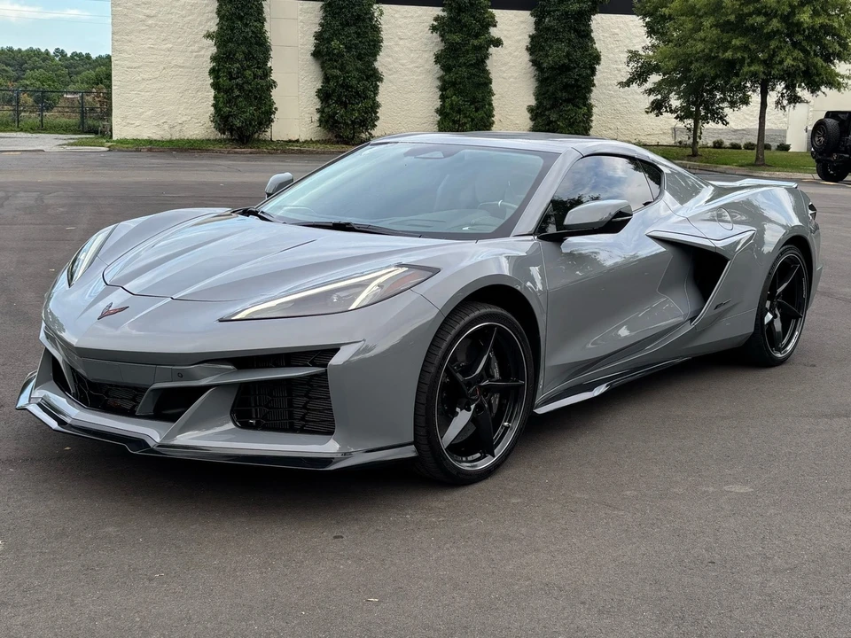 2025 Chevrolet Corvette C8 E-Ray - Image 2 of 31