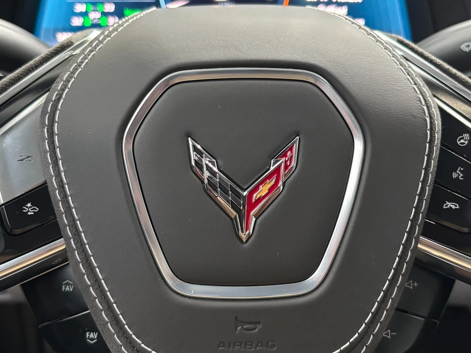 2025 Chevrolet Corvette C8 E-Ray - Image 24 of 31