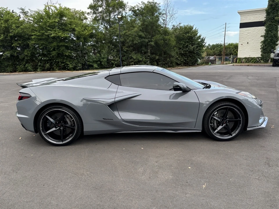 2025 Chevrolet Corvette C8 E-Ray - Image 8 of 31