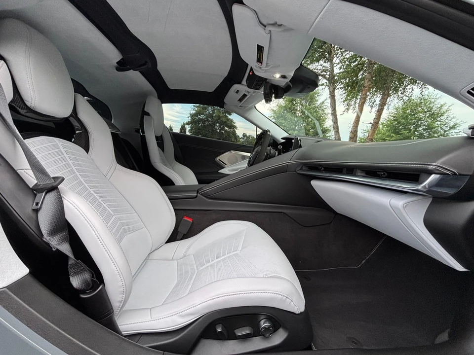 2025 Chevrolet Corvette C8 E-Ray - Image 17 of 31