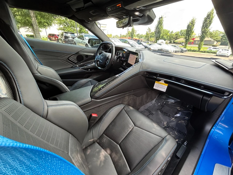 2025 Chevrolet Corvette C8 E-Ray - Image 15 of 31