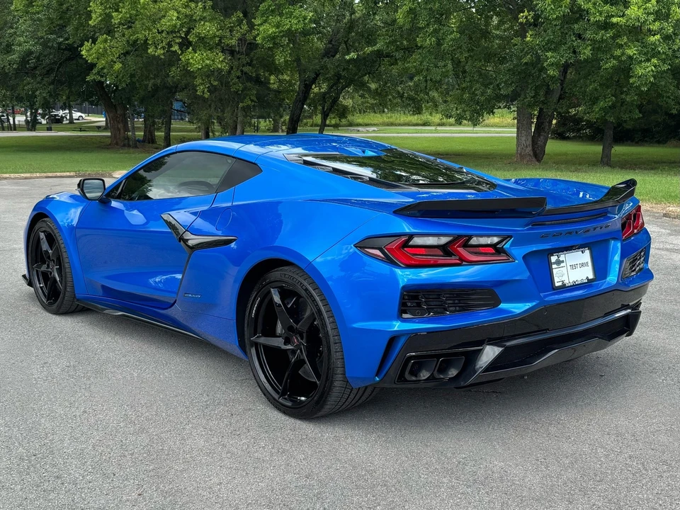 2025 Chevrolet Corvette C8 E-Ray - Image 4 of 31