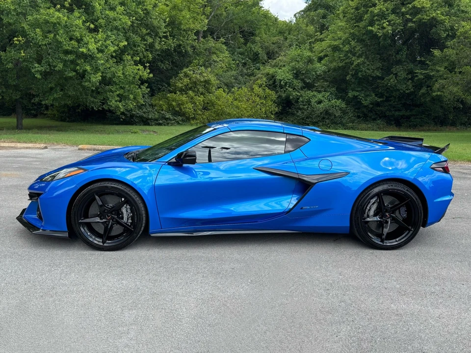2025 Chevrolet Corvette C8 E-Ray - Image 7 of 31