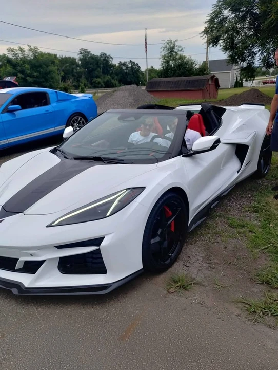 2025 Chevrolet Corvette C8 E-Ray - Image 12 of 12