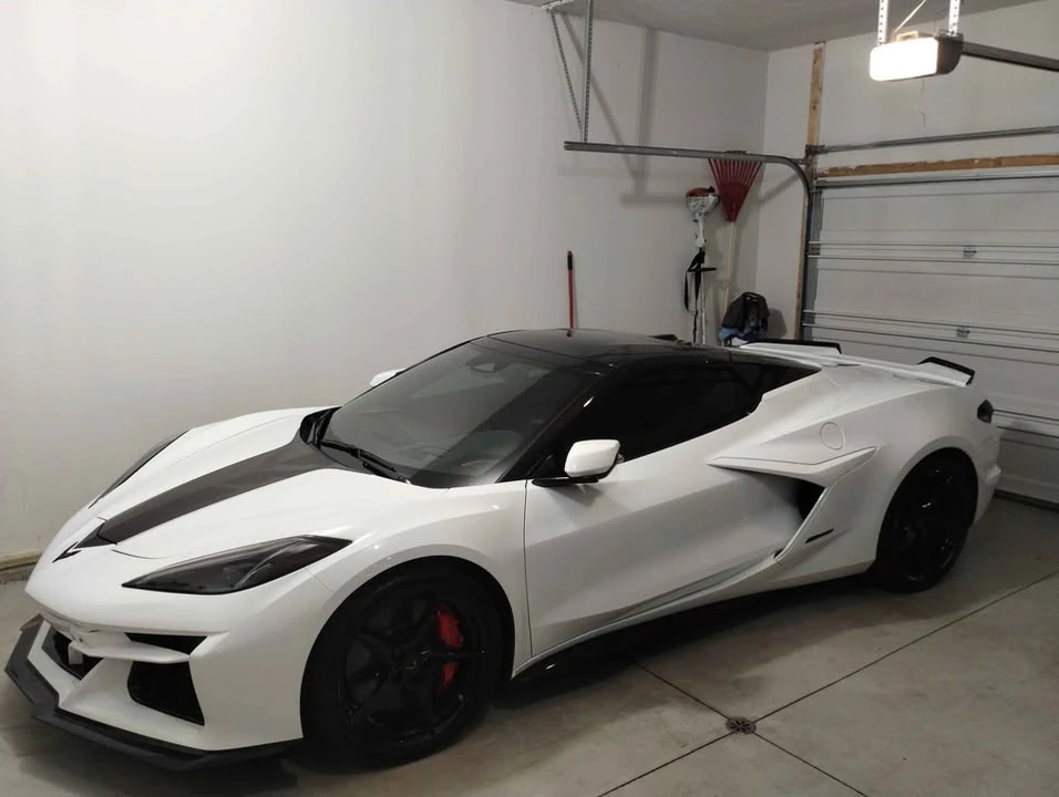 2025 Chevrolet Corvette C8 E-Ray - Image 1 of 12