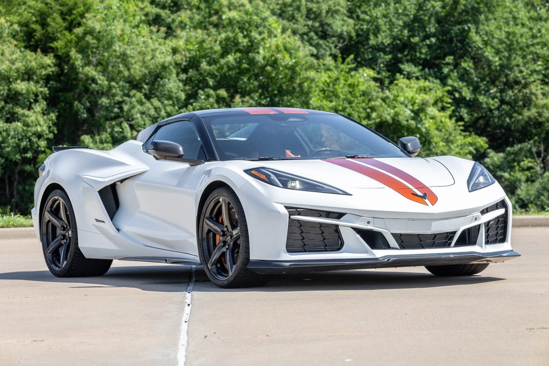 2025 Chevrolet Corvette C8 E-Ray - Image 7 of 31