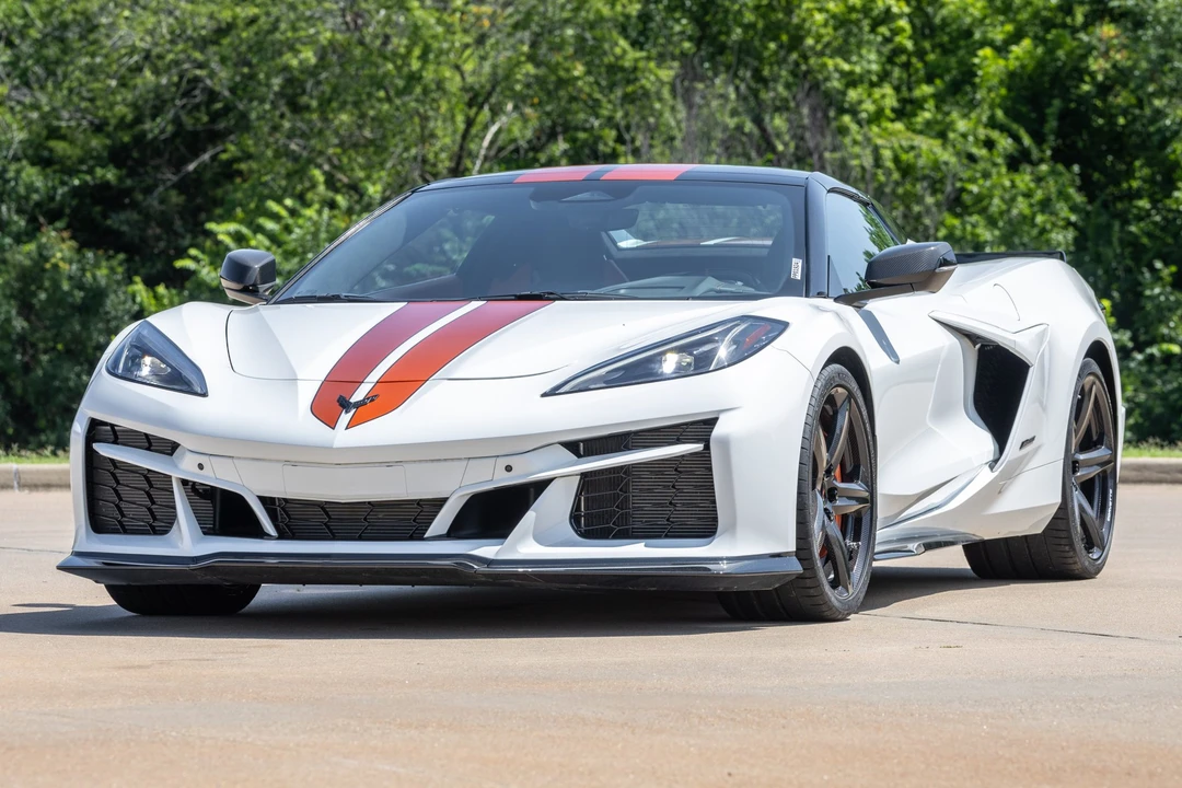 2025 Chevrolet Corvette C8 E-Ray - Image 2 of 31
