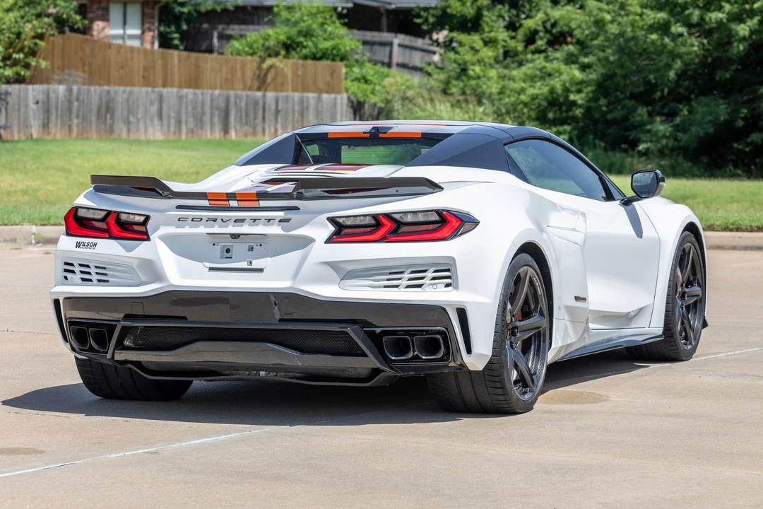 2025 Chevrolet Corvette C8 E-Ray - Image 11 of 31