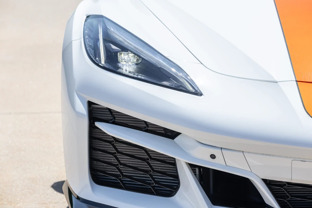 2025 Chevrolet Corvette C8 E-Ray - Image 19 of 31