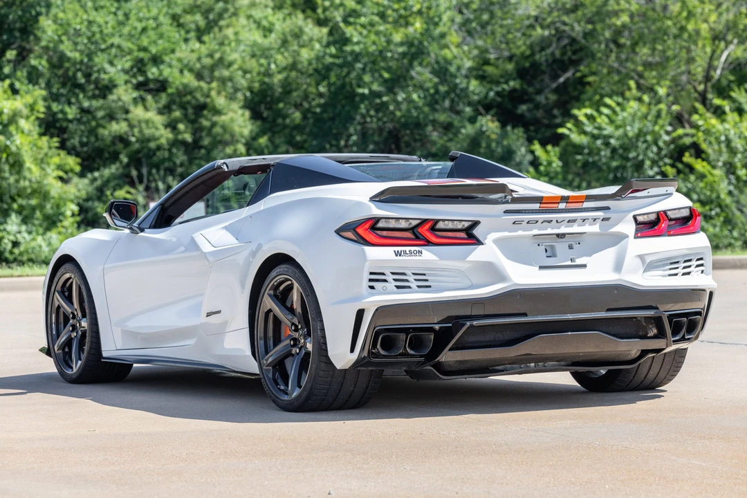 2025 Chevrolet Corvette C8 E-Ray - Image 15 of 31
