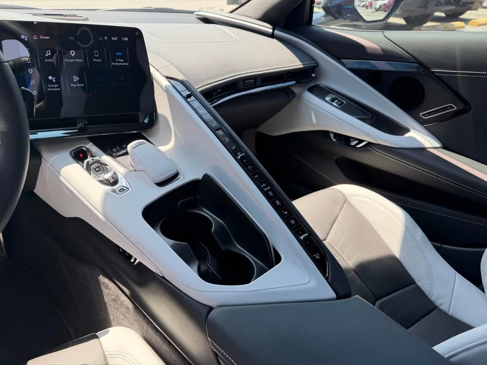 2025 Chevrolet Corvette C8 E-Ray - Image 9 of 12