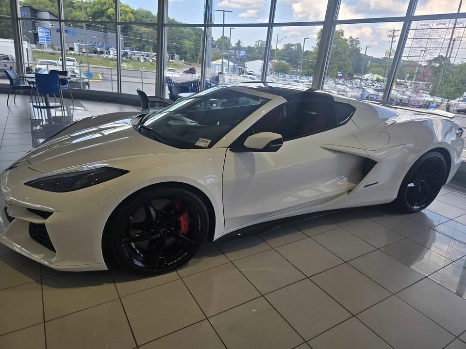 2025 Chevrolet Corvette C8 E-Ray - Image 2 of 13