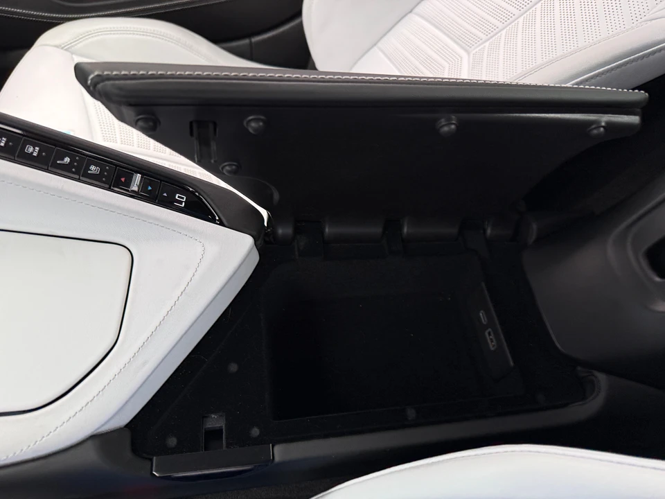 2025 Chevrolet Corvette C8 - Image 20 of 31