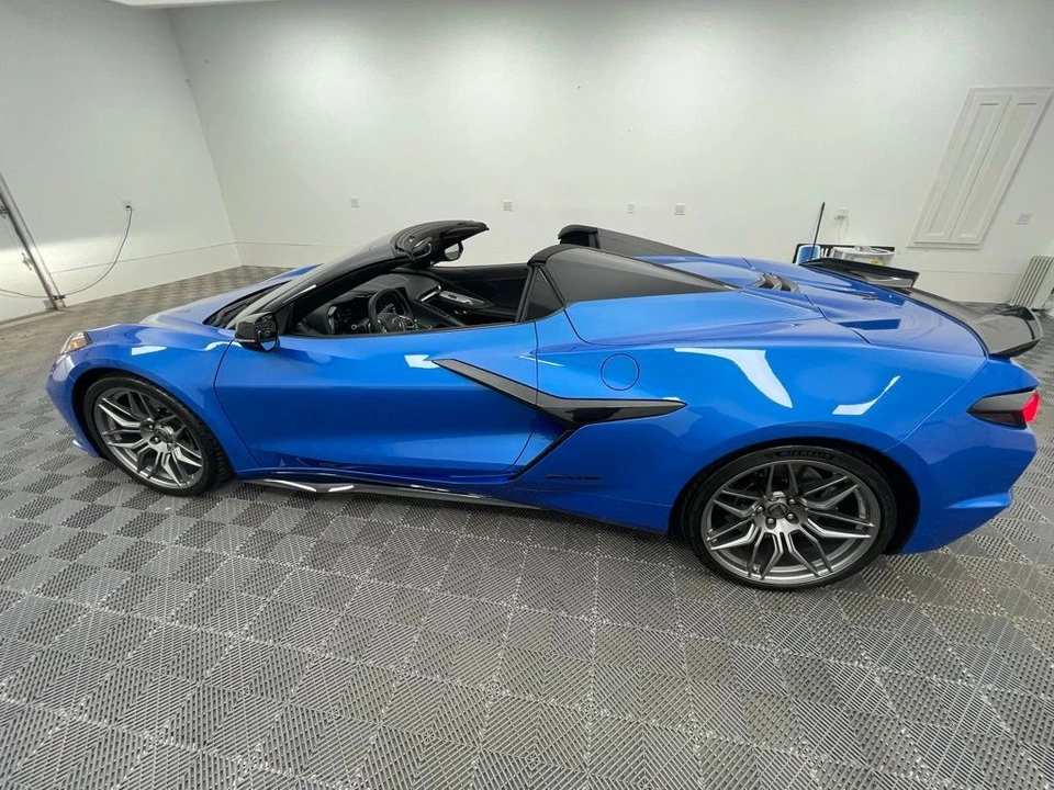 2025 Chevrolet Corvette C8 Z06 - Image 16 of 21