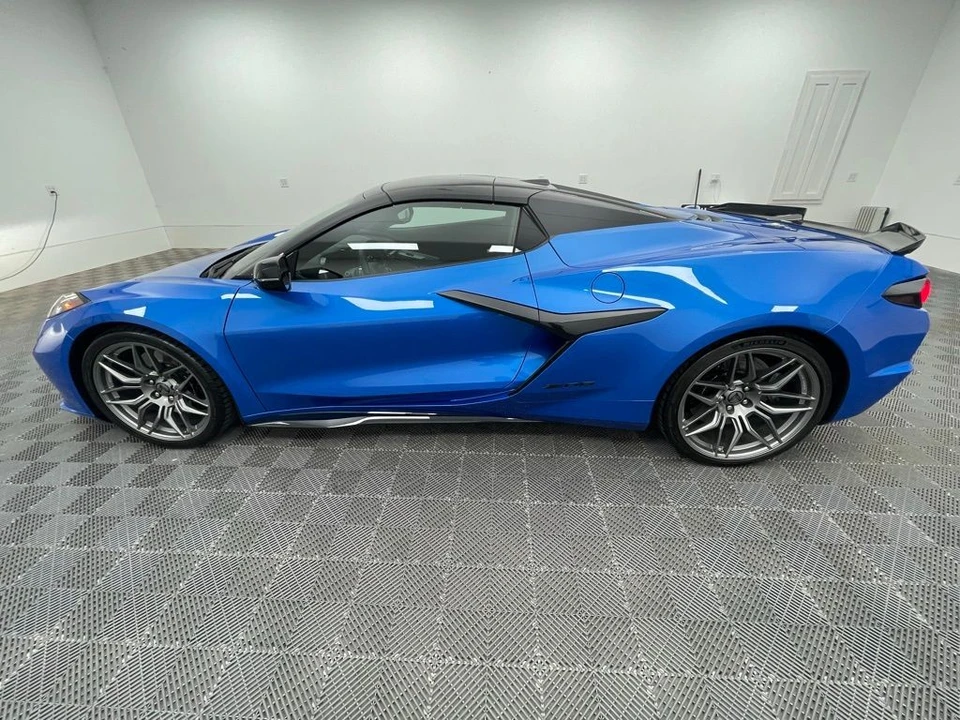2025 Chevrolet Corvette C8 Z06 - Image 13 of 21