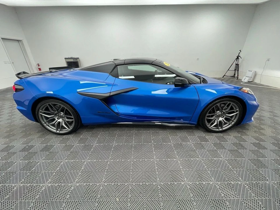 2025 Chevrolet Corvette C8 Z06 - Image 9 of 21