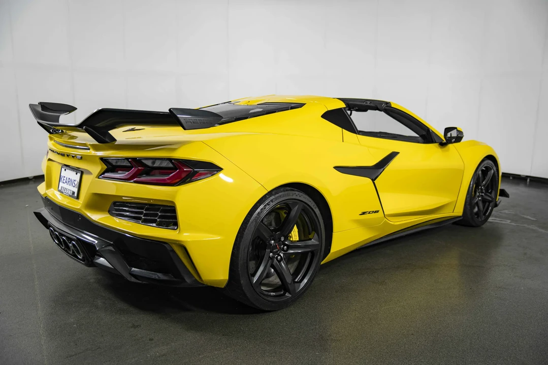 2025 Chevrolet Corvette C8 Z06 - Image 8 of 31